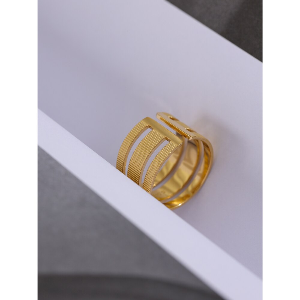 Anel Minimalista Geométrico em Ouro 18K