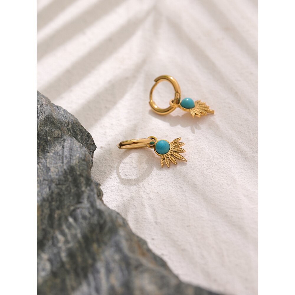 Brinco Argola Francesa com Pétalas de Ouro 18K e Pedra Natural