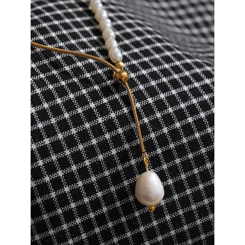 Colar Elegance Poggi de Pérolas Barrocas e Ouro 18K