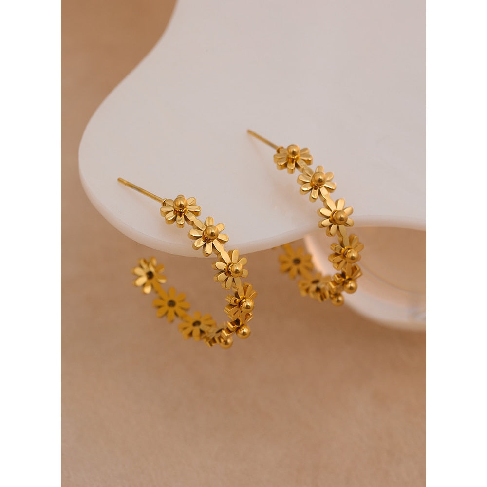 Brinco Hoop Mini Margaridas em Ouro 18K