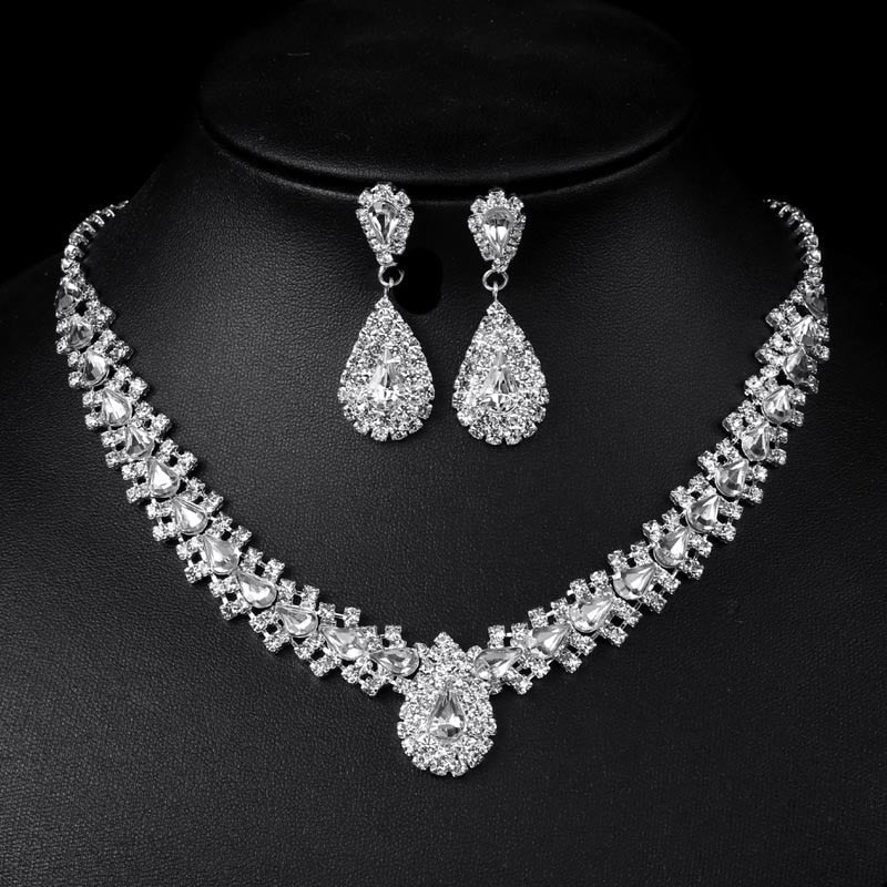Conjunto Colar e Brincos Gota de Cristais