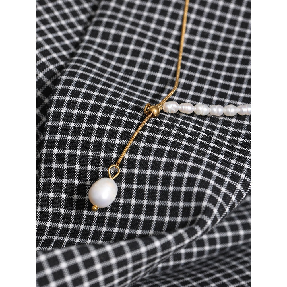 Colar Elegance Poggi de Pérolas Barrocas e Ouro 18K
