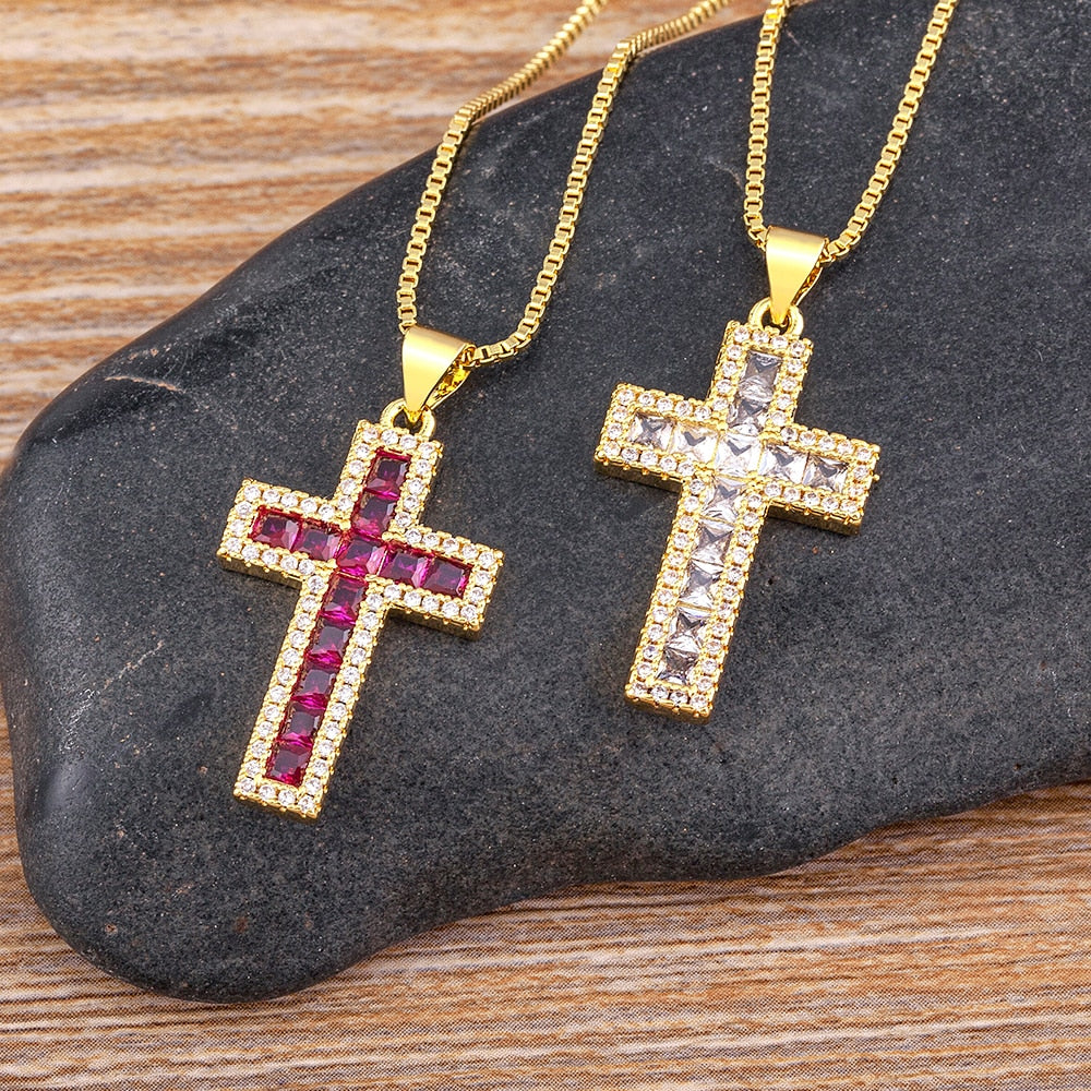 Colar Crucifixo Banhado em Ouro e Zircônias Cúbicas