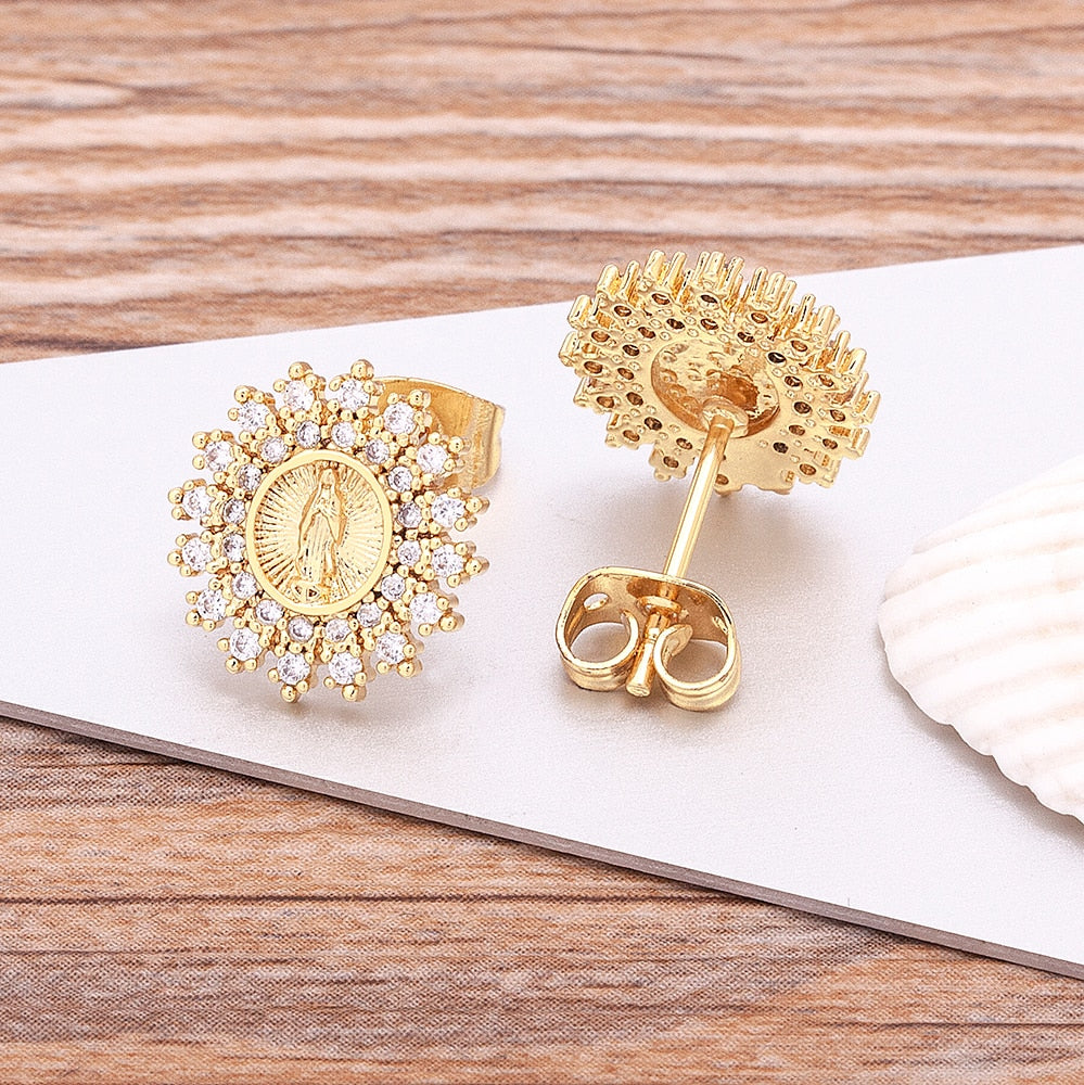 Brinco Virgem Maria Cravejado de Zircônias