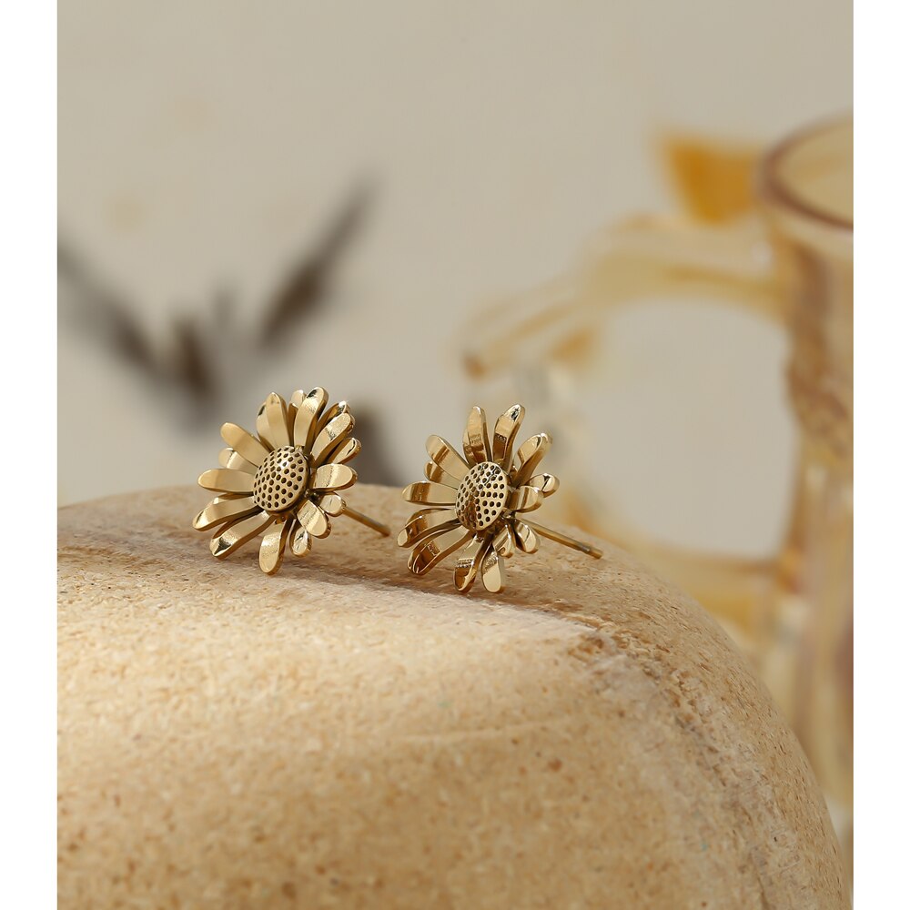 Brinco Stud Flower em Ouro 18K