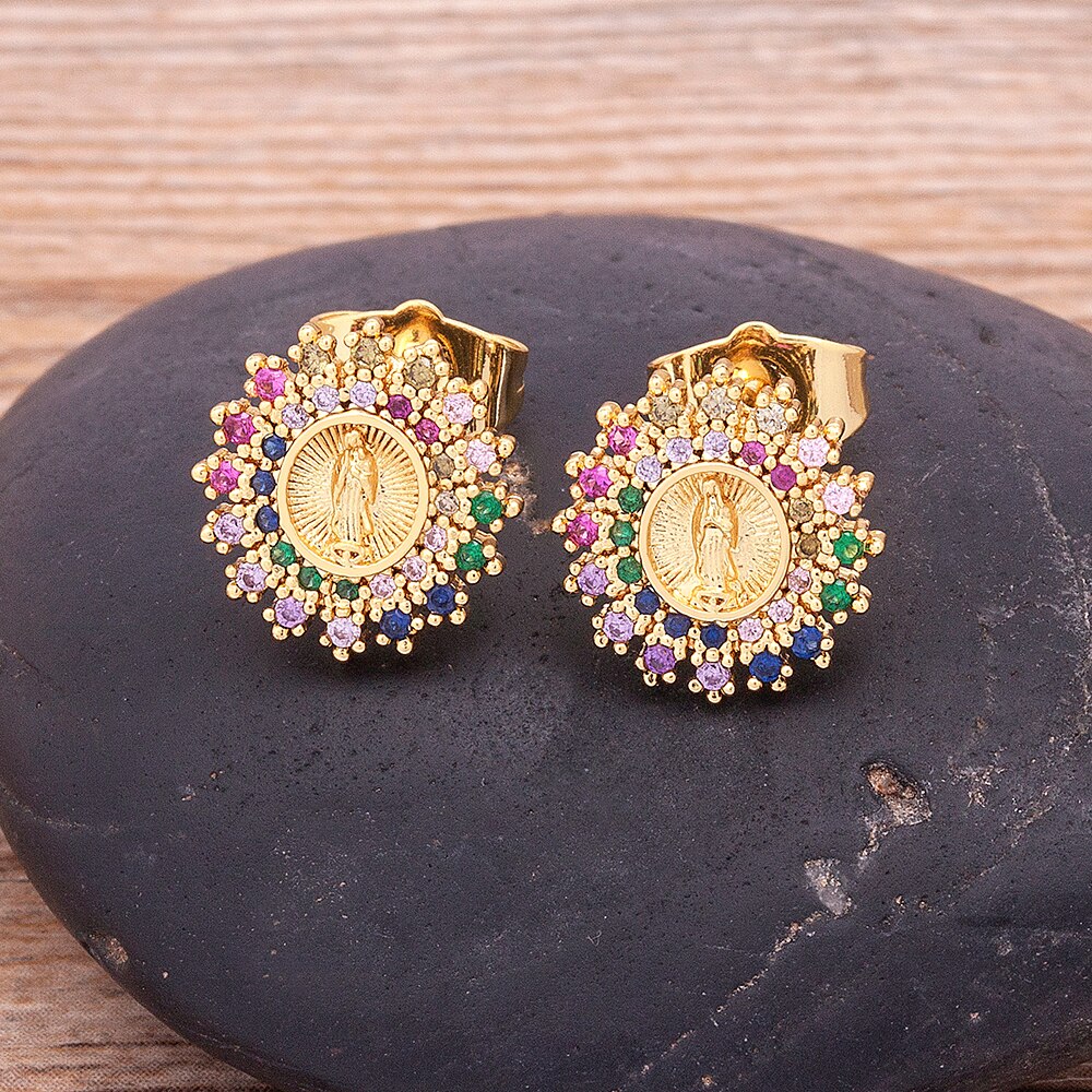 Brinco Virgem Maria Cravejado de Zircônias