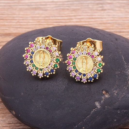 Brinco Virgem Maria Cravejado de Zircônias