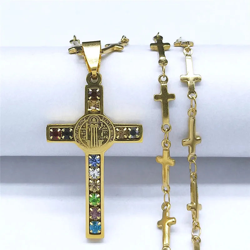 Colar Medalha de São Bento em Crucifixo Cravejado de Zircônias