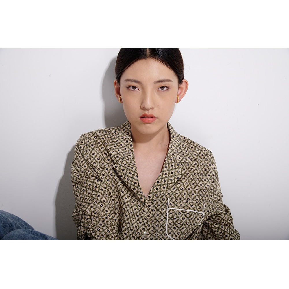 Brinco Stud Bow em Ouro 18K