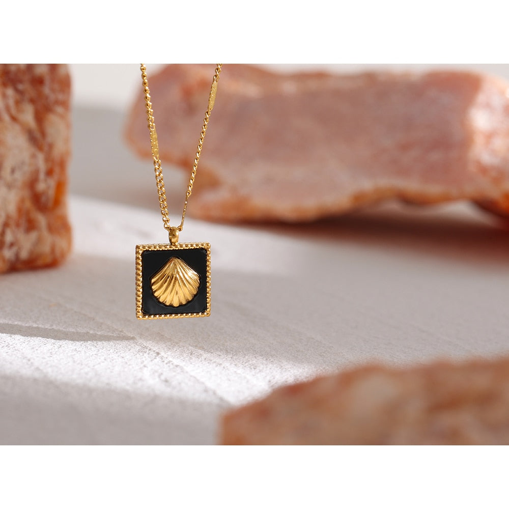 Colar Square Pérola em Ouro 18K