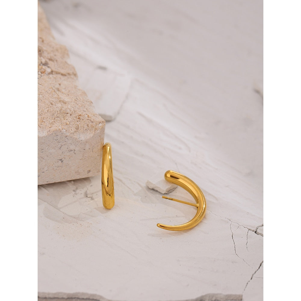 Brinco Stud Bow em Ouro 18K