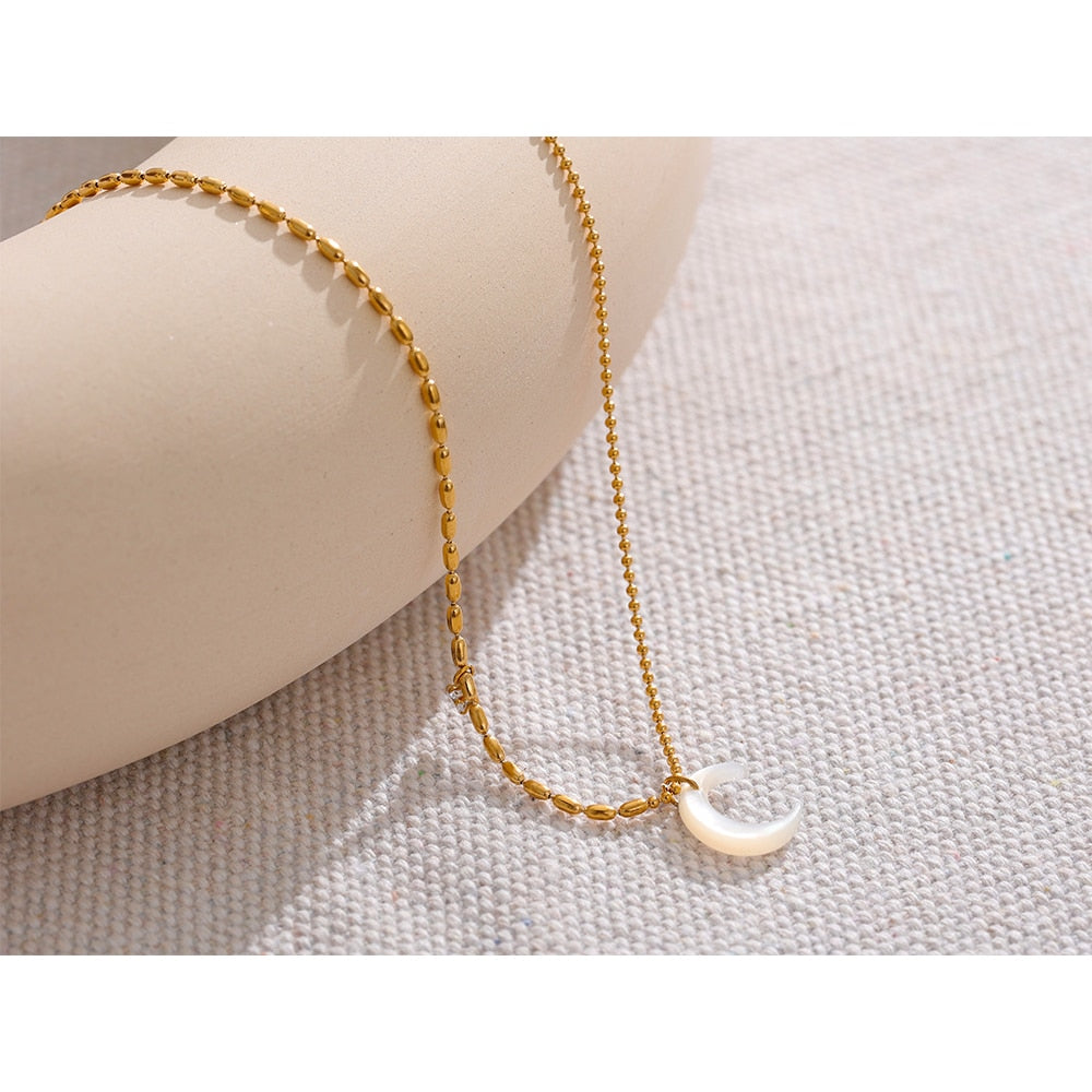 Colar Lua Crescente de Pérola em Ouro 18K