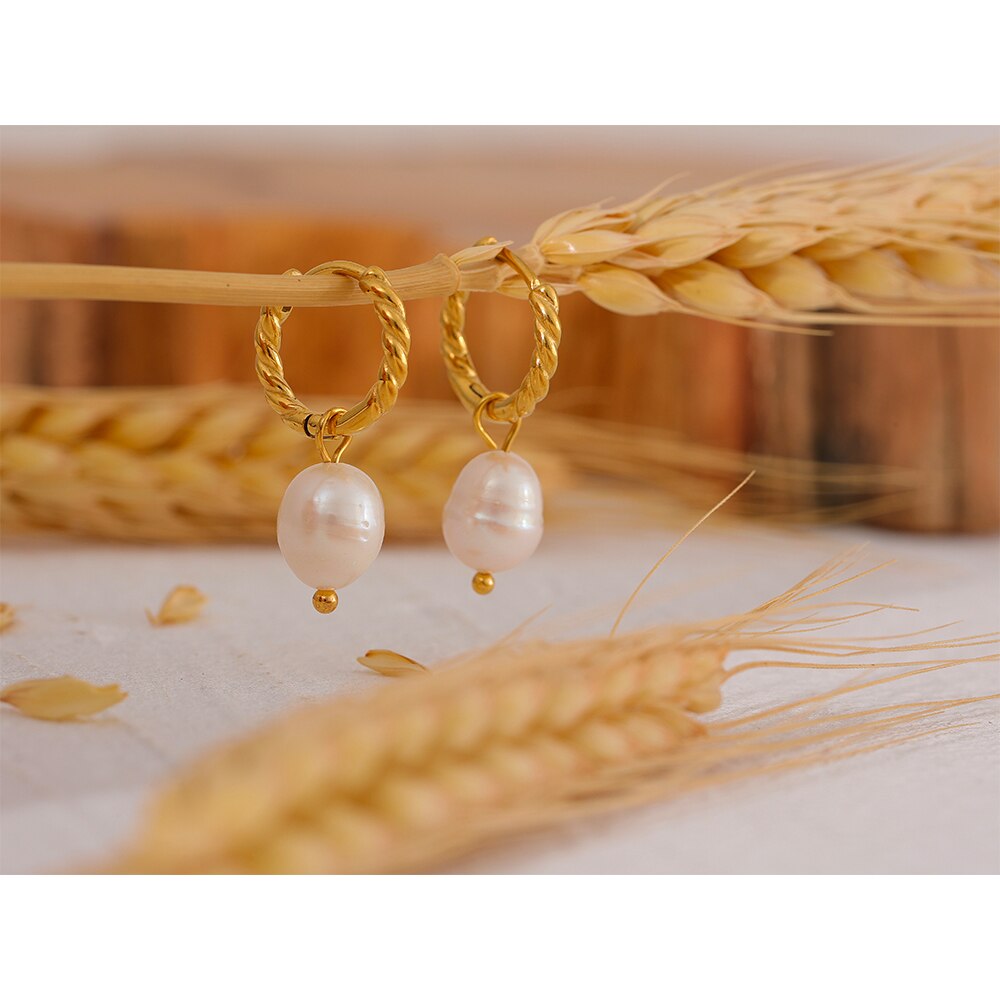 Brinco Argola Hoop com Pérola Barroca em Ouro 18K