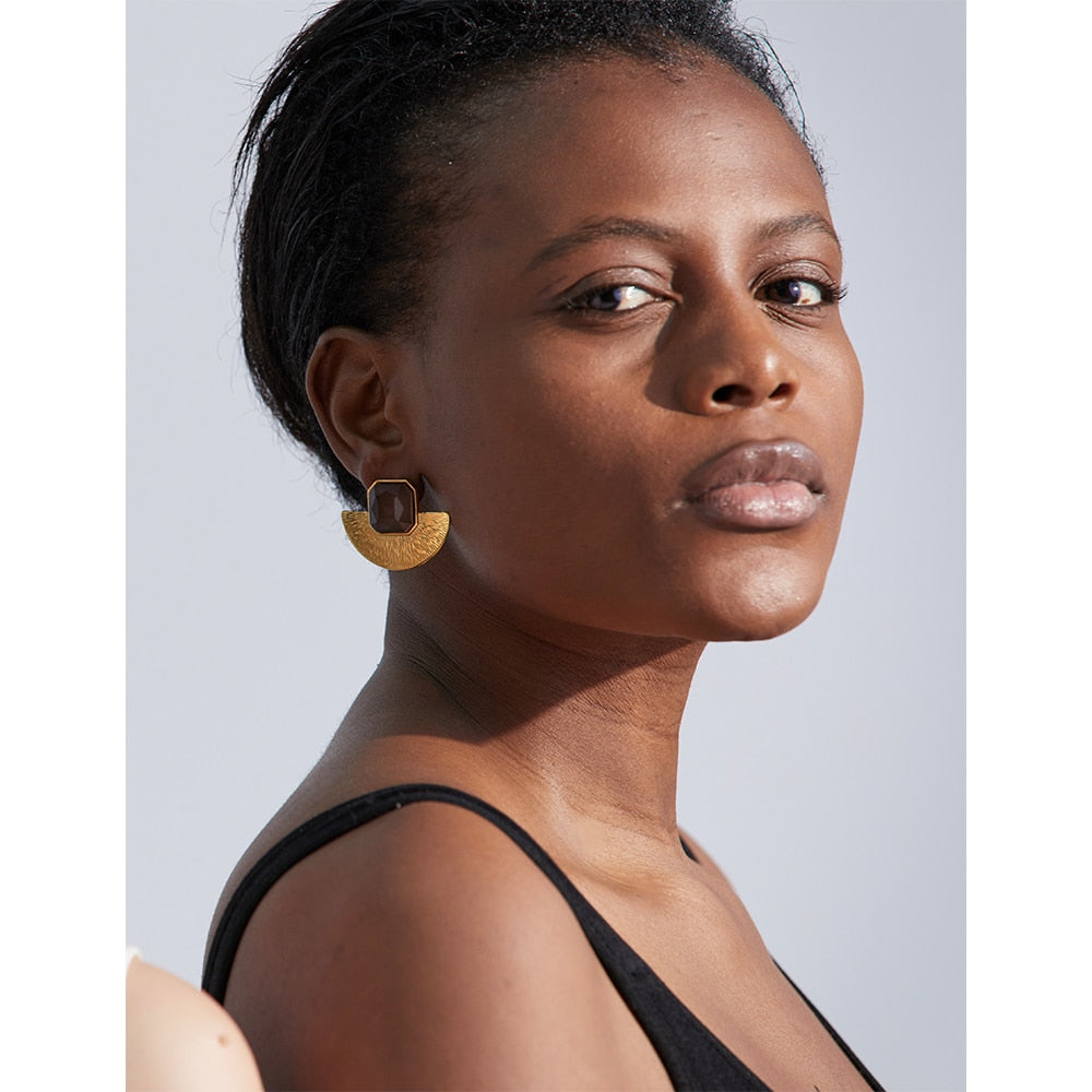 Brinco Azteca Geométrico com Pedra em Cristal Ouro 18K