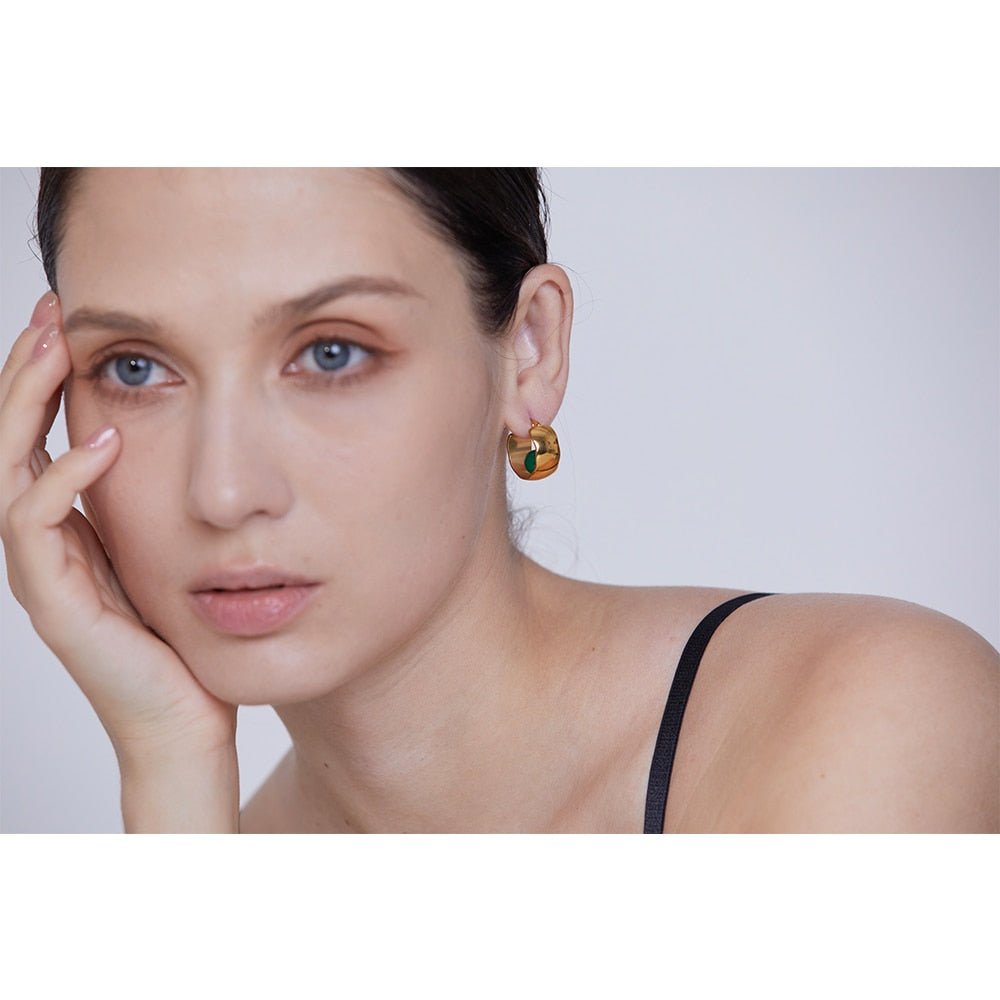 Brinco Argola Huggie com Pedra Ágata