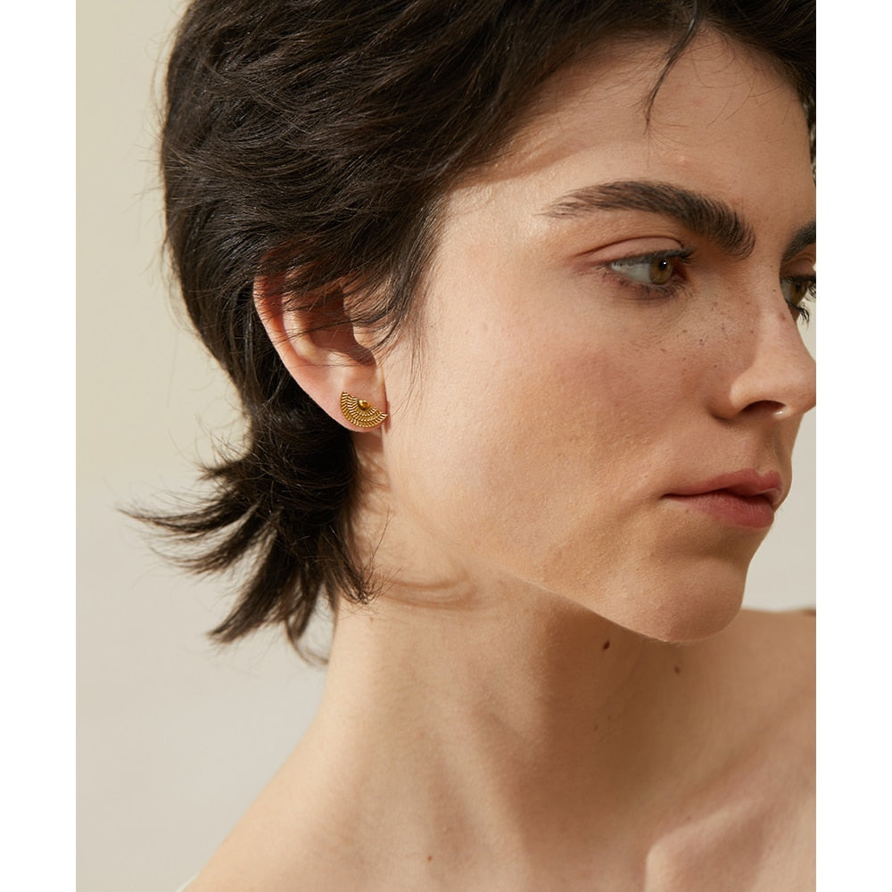 Brinco Stud Charm Geométrico Ouro 18K