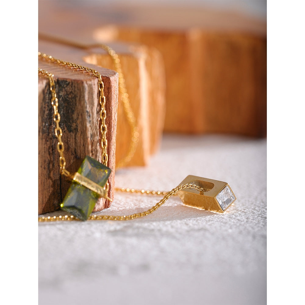 Colar Arabella com Zircônia em Oliva e Ouro 18K