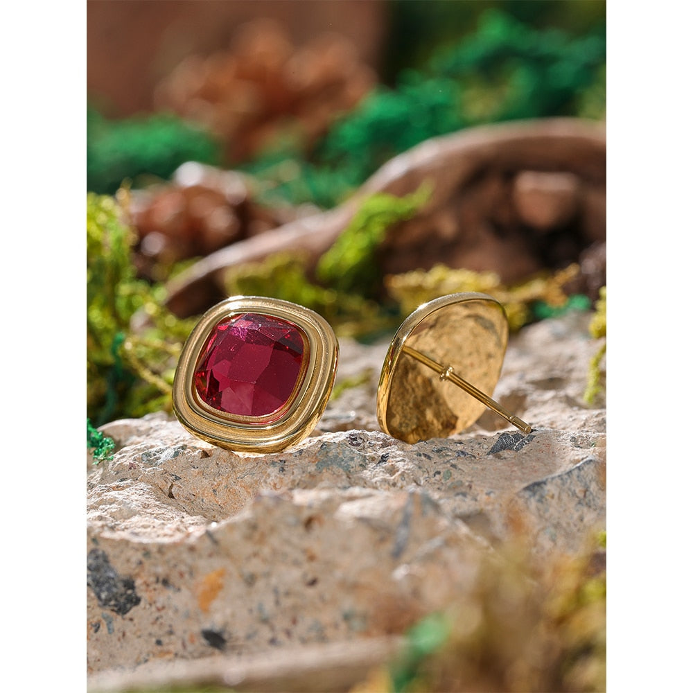 Brinco Stud Geométrico e Delicado em Ouro 18K