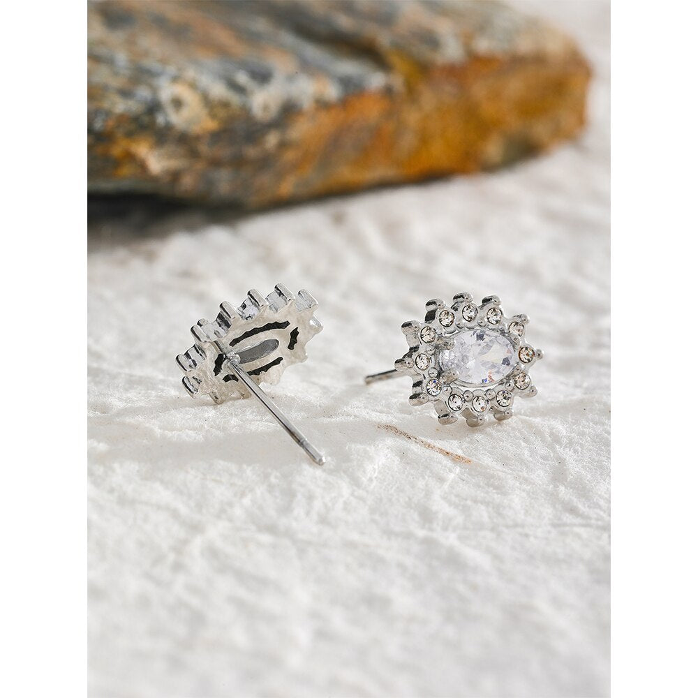 Brinco Stud Oval Cravejado de Zircônias Ouro 18k