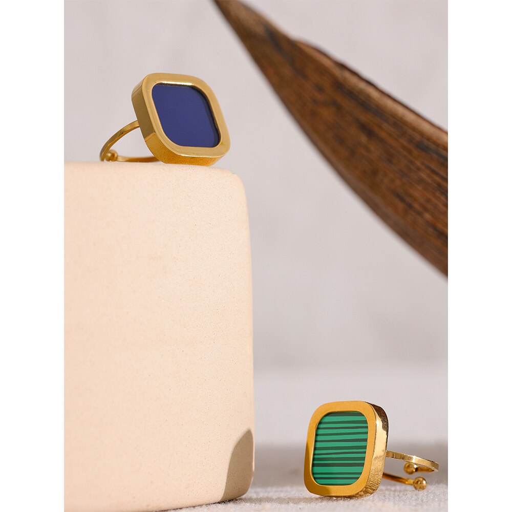 Anel Quadrado Acrílico em Ouro 18K