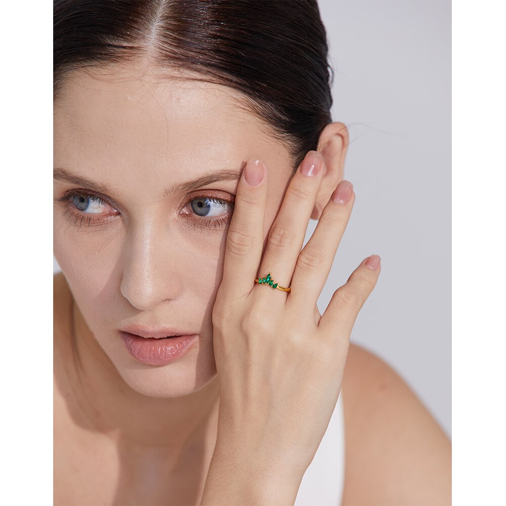 Anel Coroa de Zircônias em Ouro 18K