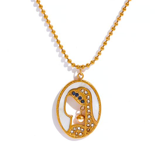 Colar Retrato Perfil Cravejado de Zircônias e Pérola