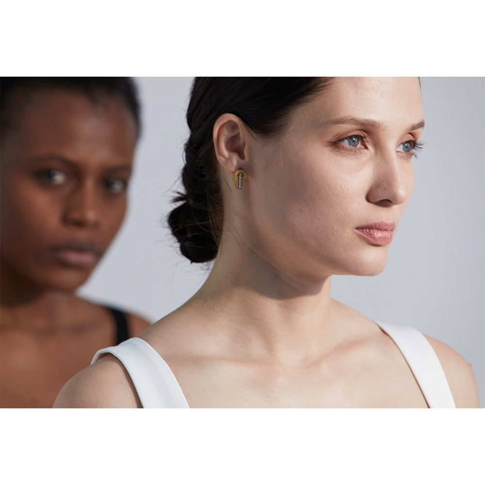 Brinco Romanna New Design em Zircônias e Ouro 18K