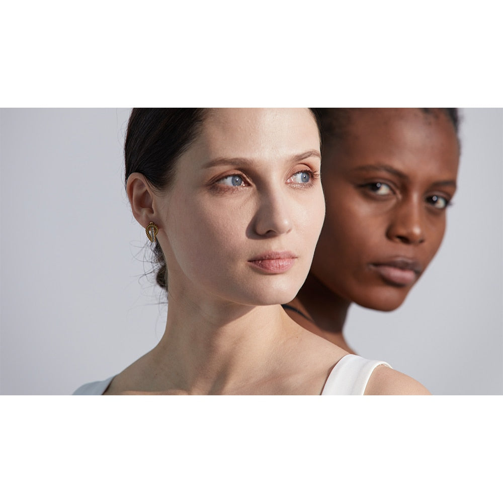 Brinco Romanna New Design em Zircônias e Ouro 18K