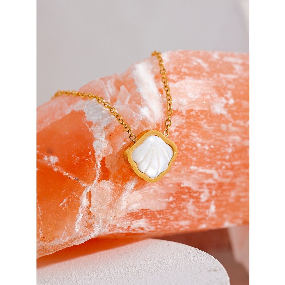 Colar Concha de Pérola em Ouro 18K