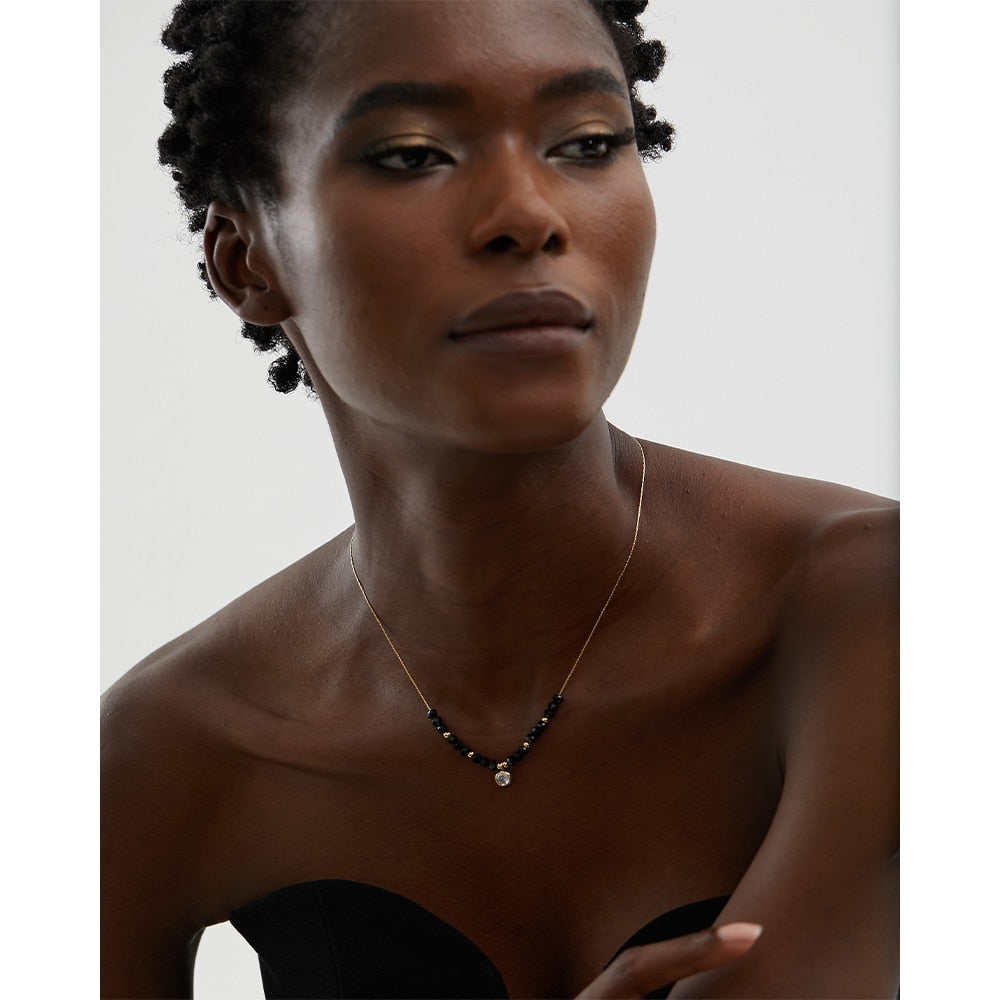 Colar de Contas Negras com Pingente de Zircônia e Ouro 18K