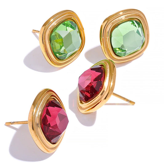 Brinco Stud Geométrico e Delicado em Ouro 18K