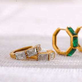 Brinco Argola Huggie Elegante com Zircônias Ouro 18K