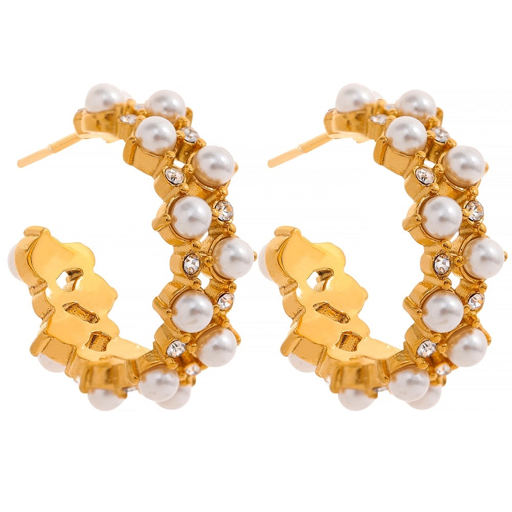 Brinco Meia Argola Cravejada de Pérolas de Água Doce