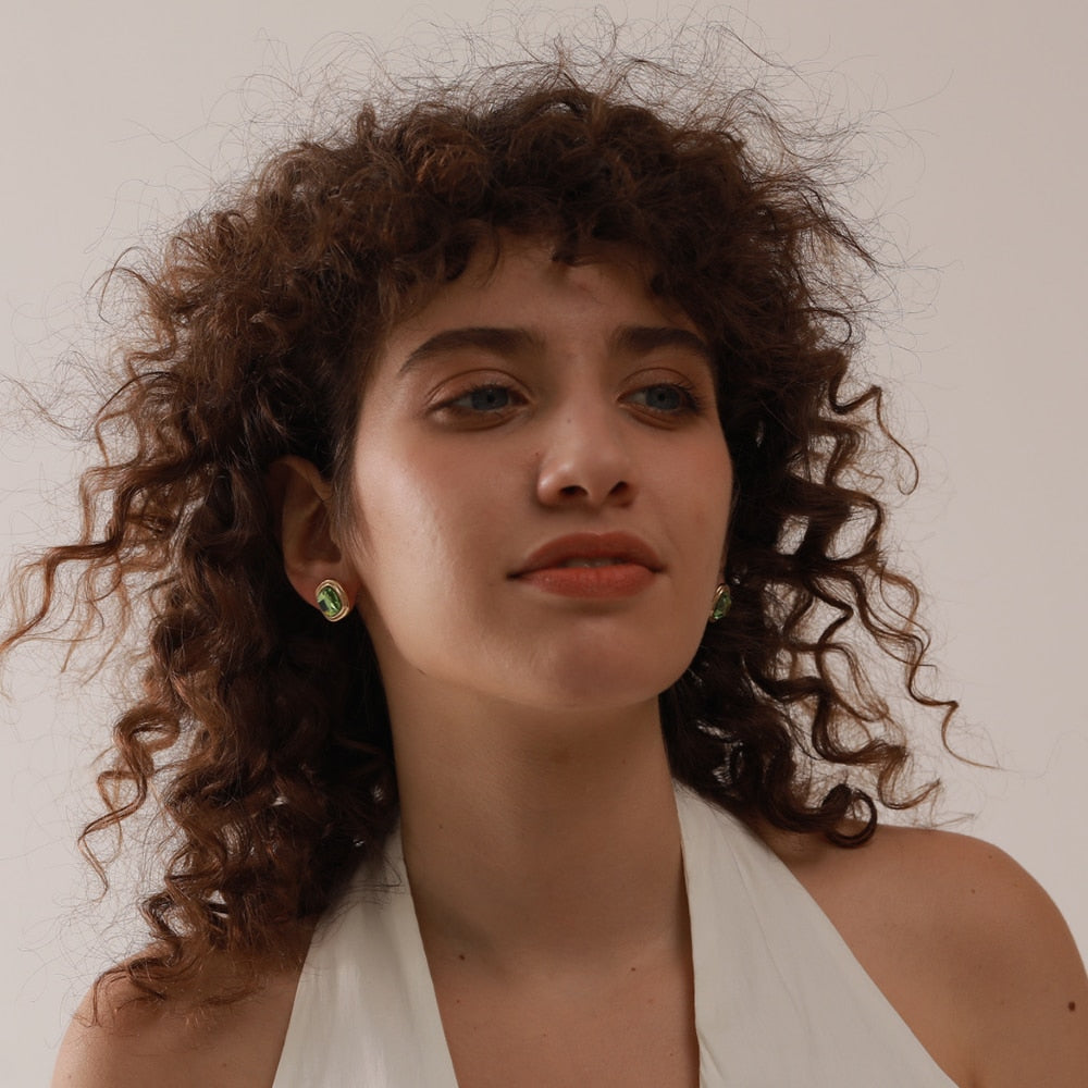 Brinco Stud Geométrico e Delicado em Ouro 18K