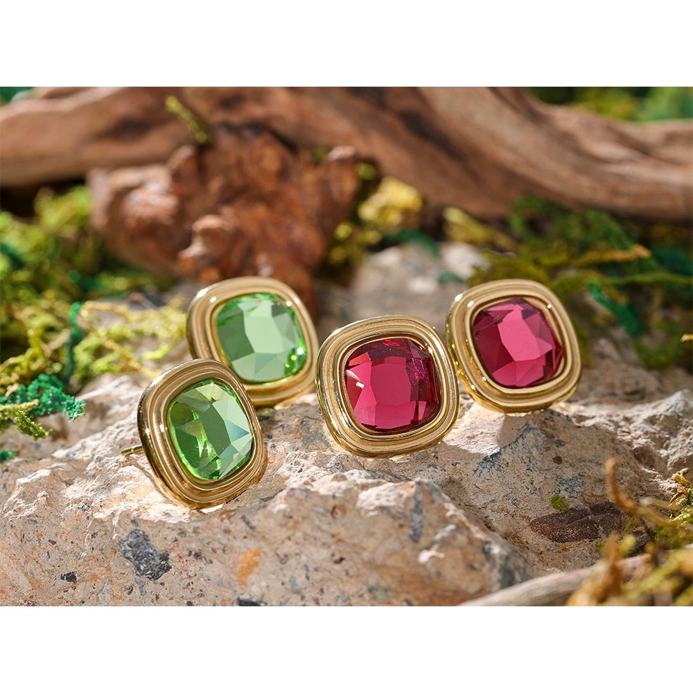 Brinco Stud Geométrico e Delicado em Ouro 18K