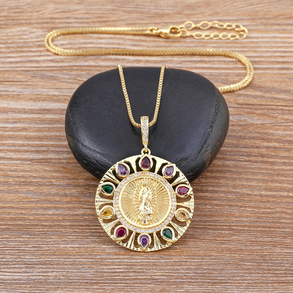 Colar Virgem Maria em Drop de Zircônias Brilhantes