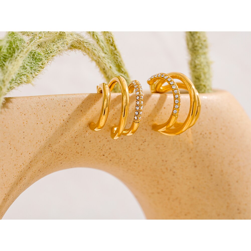 Brinco Moderno Shape Cravejado de Zircônias Ouro 18K