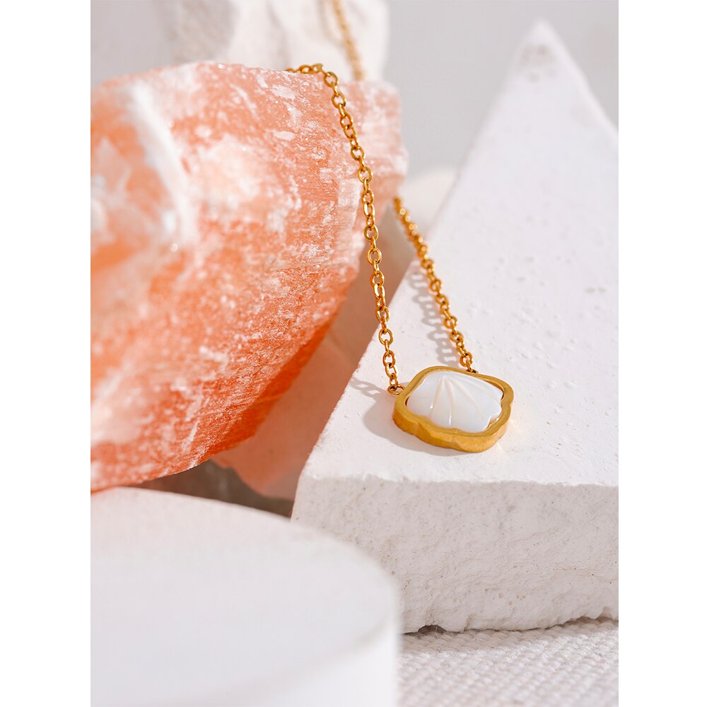 Colar Concha de Pérola em Ouro 18K