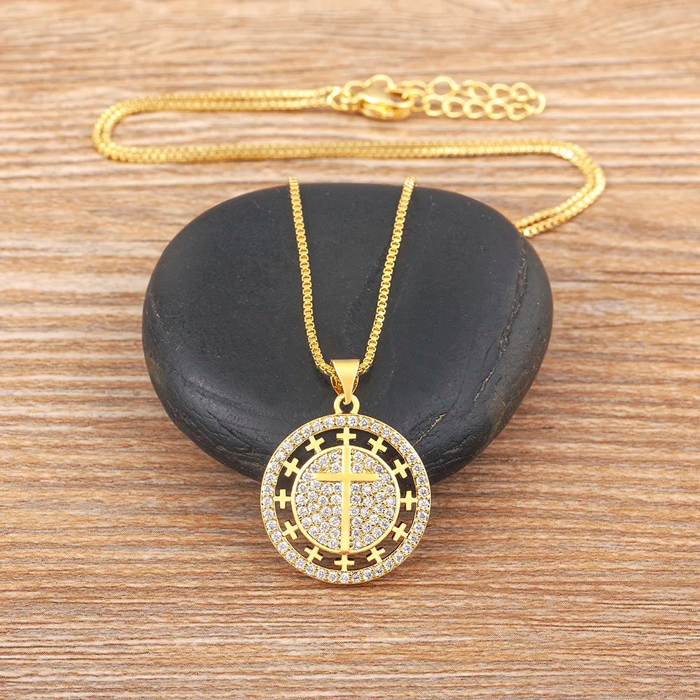 Colar Crucifixo Cravejado de Zircônias Cristalinas