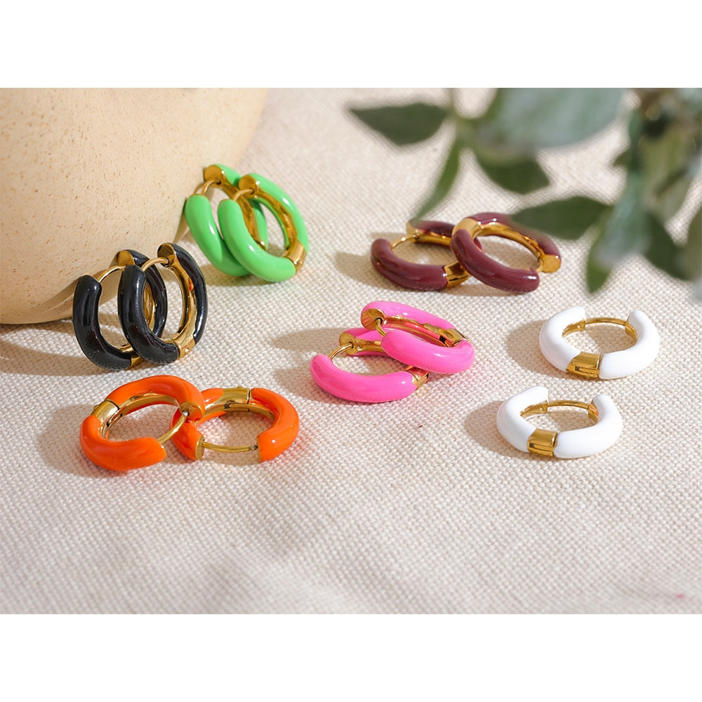 Brinco Argola Huggie Esmaltado em 6 Cores