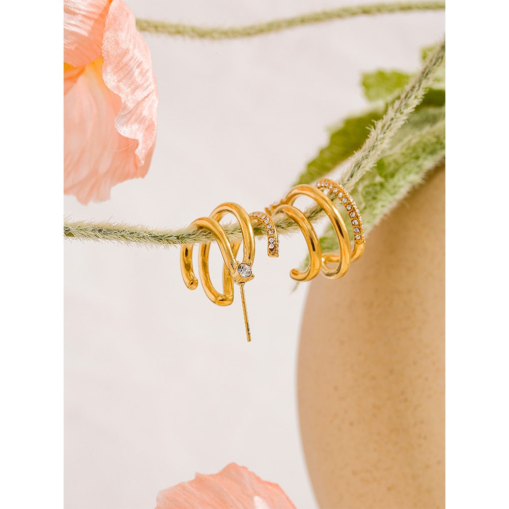 Brinco Moderno Shape Cravejado de Zircônias Ouro 18K